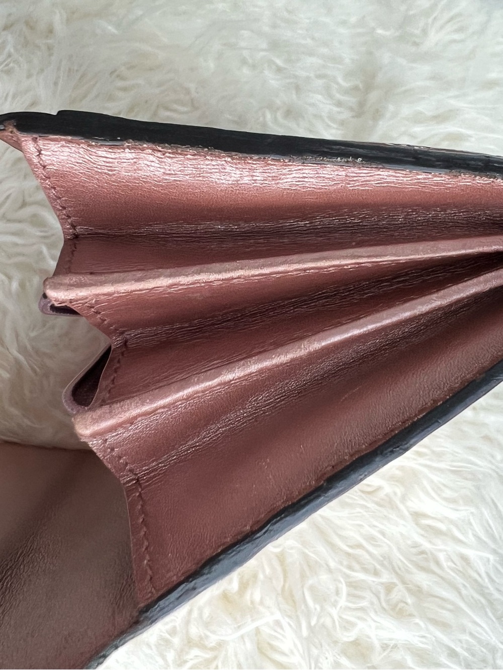 Gucci Rose Gold Microguccissima
Patent Leather Long Wallet - Picture 10 of 11
